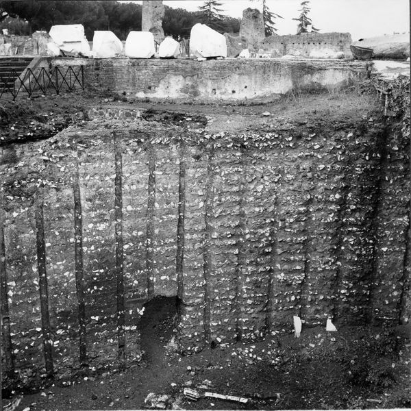 005519 - monumento - Domus Transitoria, fondazione domizianea danneggiata dal gelo. Inverno 1963. Neg. serie 6x6 nÂ° 806