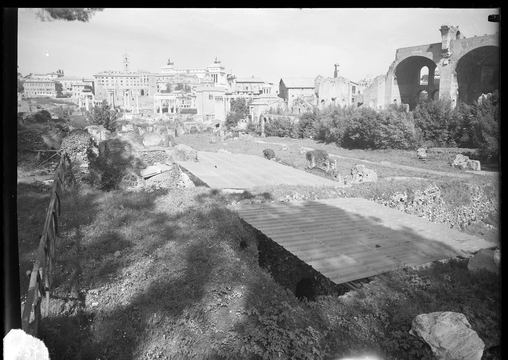 Lastra 2537, Bagno repubblicano Velia. Veduta complessiva dall'esterno (Aprile '54).tif