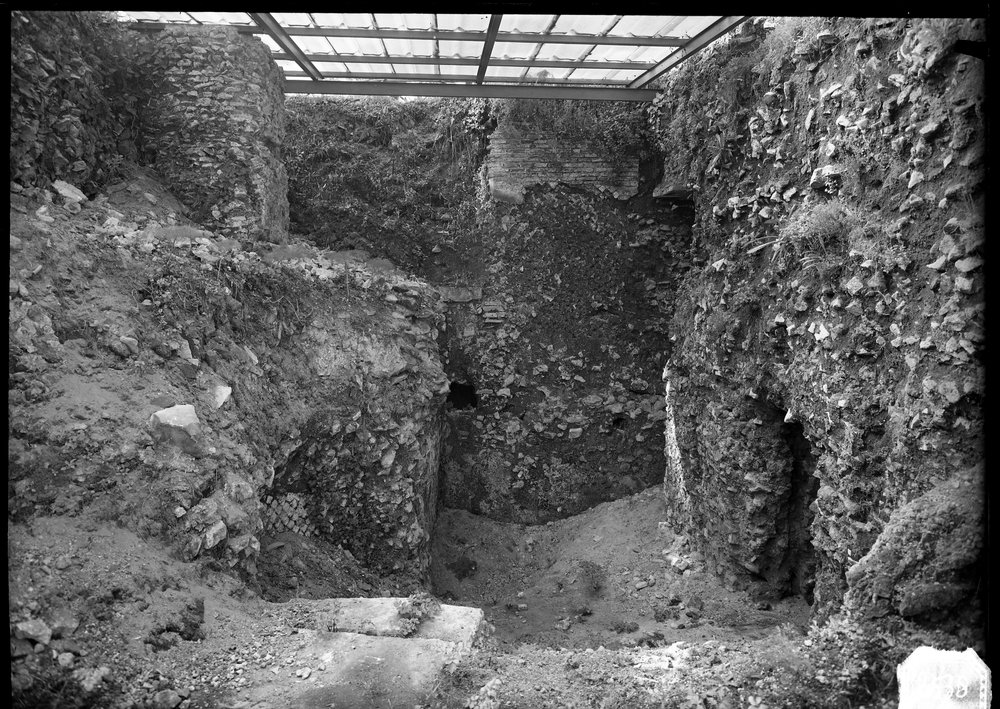 Lastra 2538, Bagno repubblicano Velia, particolare interno (danni gelo) prima del restauro (Aprile '54).tif