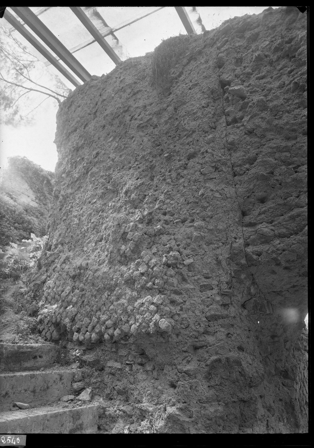 Lastra 2546, Bagno  repubblicano Velia, particolare parete in opus reticulatum gravemente deteriorata (Aprile 1965).tif