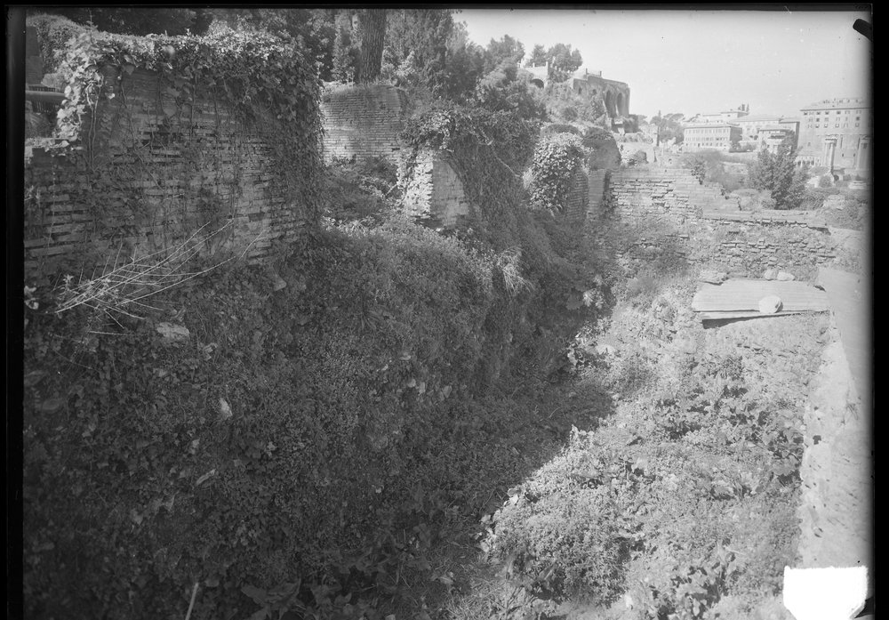 Lastra 2536, Bagno repubblicano Velia, particolare della zona contigua alla Via Nova prima del restauro 1964.tif