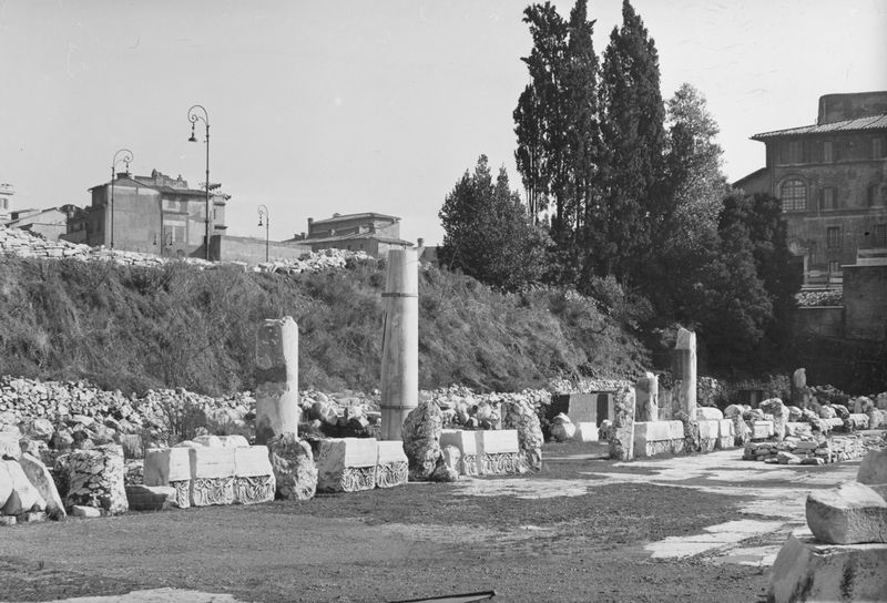 011523 - scavo archeologico - Basilica Emilia, scavi dal 1932-1936-1942, verso l'Aula, visto da ovest. Neg. serie F nÂ° 1269