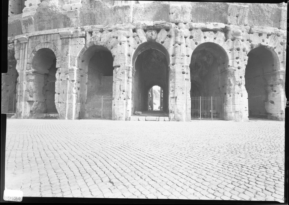 Pellicola 2803, Colosseo dopo i lavori di ripultitura  primavera '69.jpg