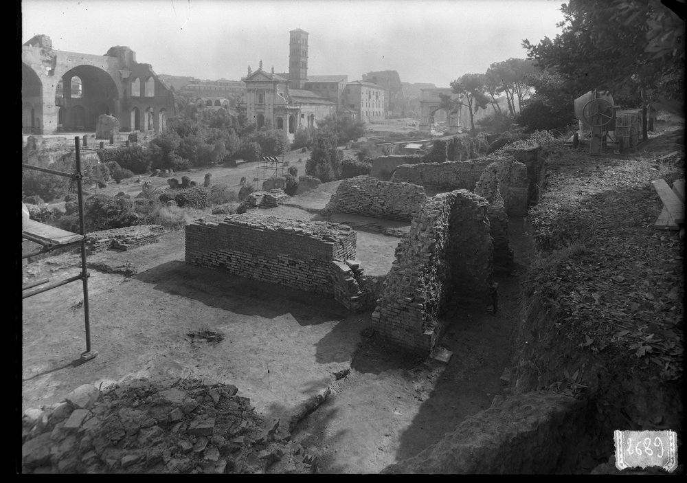 Lastra 2689, Via Nova - costruzioni fra Via Nova e Clivus Victoriae (II piano) prima del restauro.tif