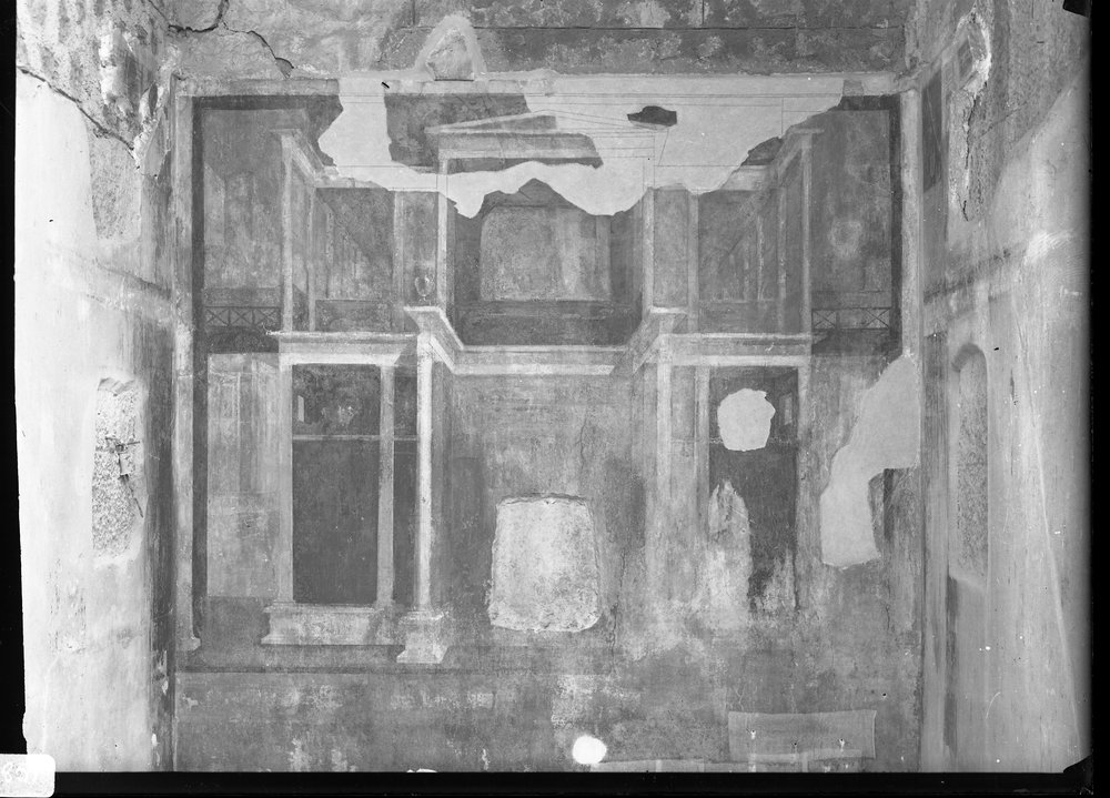 Lastra 2851, Casa di Augusto - Parete di fondo della scala a destra dell'aecus centrale, dopo il restauro Papacatti (nov. 1969).tif