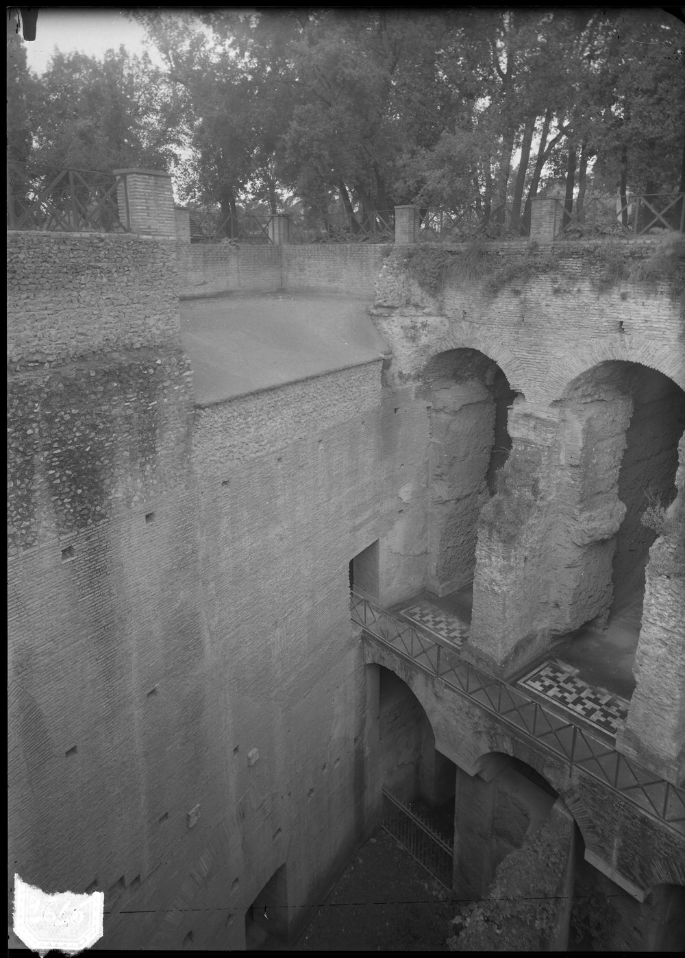 Lastra 2646, Domus Tiberiana Via NOva, arcate dopo restauro.tif