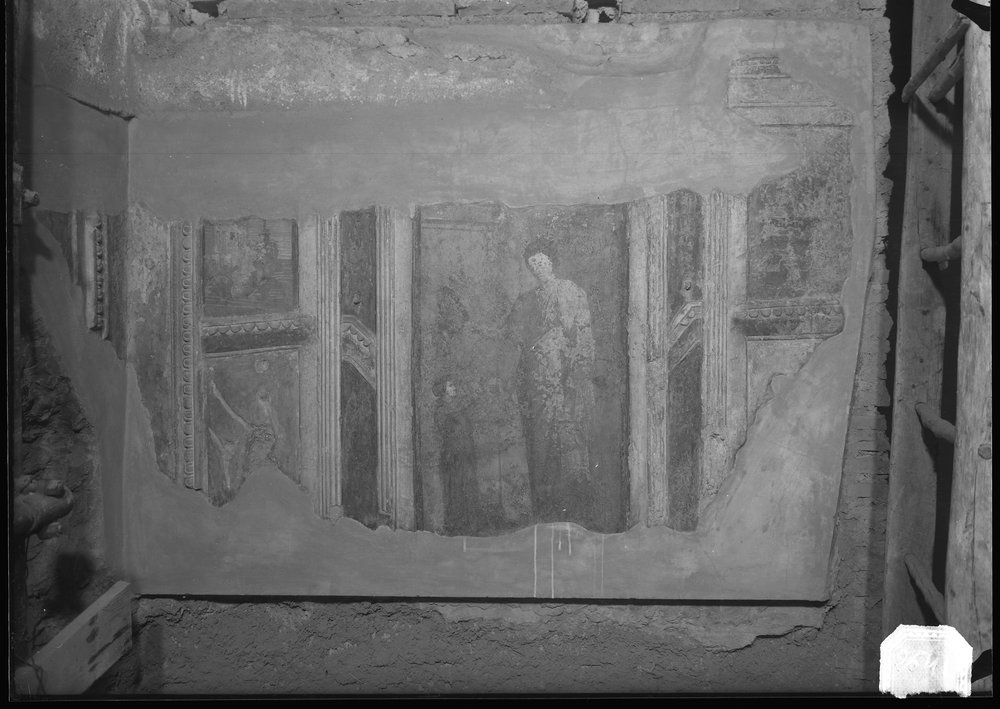 Lastra 2641, Domus Tiberiana (ponte Caligola) decorazione ambiente numero 12, piano superiore, parete occidentale, dopo restauro Gennaio 19966.tif