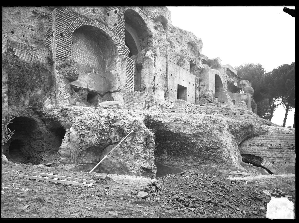 Lastra 2680, Terme Severiane - Scalone - Particolare prima del restauro del piano inferiore.tif
