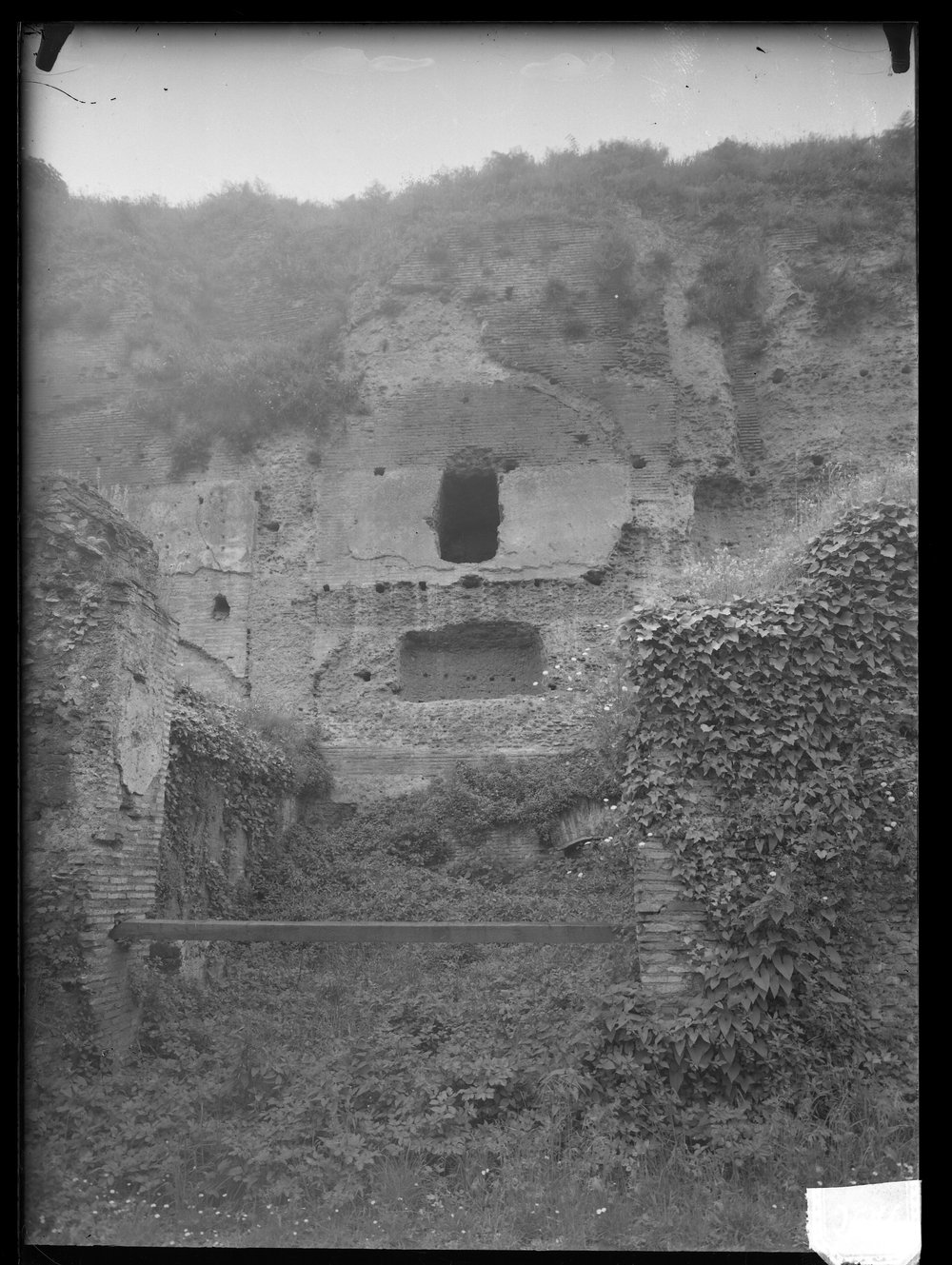 Lastra 2676, Palatino - Vigna Barberini - versante settentrionale (bagni Nerone); stato attuale della muratura.tif