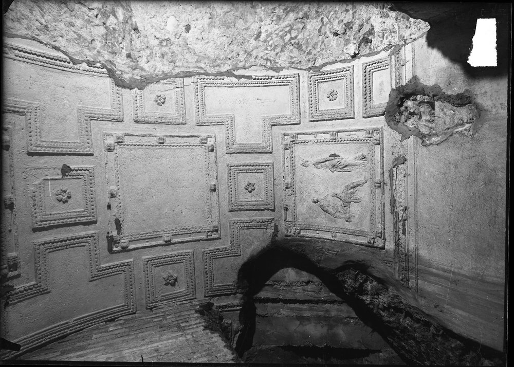 Lastra  2644, Domus Tiberiana (ponte Caligola) ambiente numero 11, piano superiore, stucchi della volta Gennaio 1966.tif