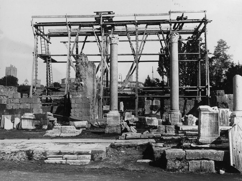 011227 - restauro - Basilica Emilia, ingresso orientale dell'aula, durante i lavori di restauro. Neg. serie E nÂ° 1174