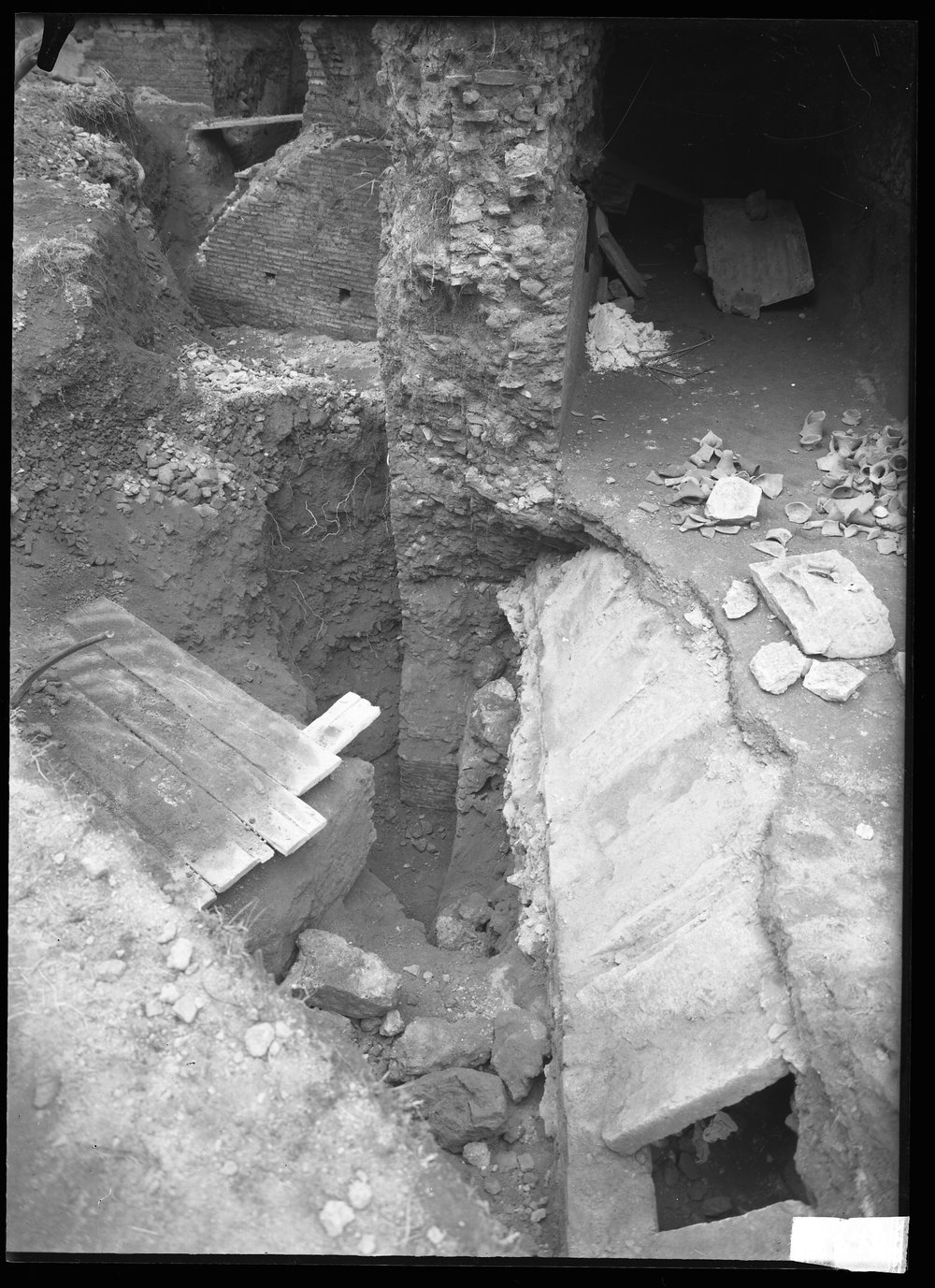 Lastra 2672, Terme Severiane - Scalone - particolare piao inferiore prima del restauro.tif