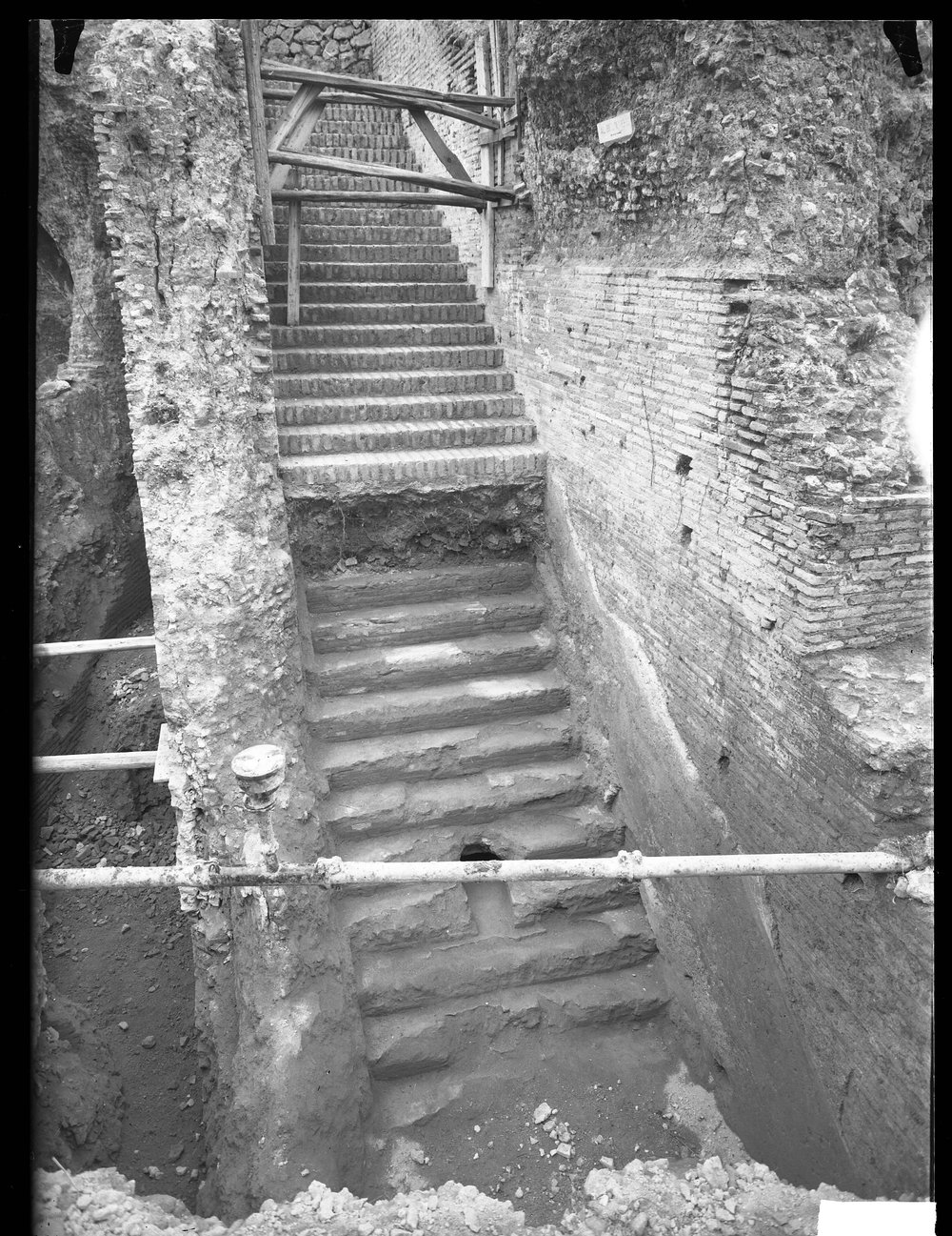 Lastra 2673, Terme Severiane - Scalone - la scala antica sotto alla moderna.tif