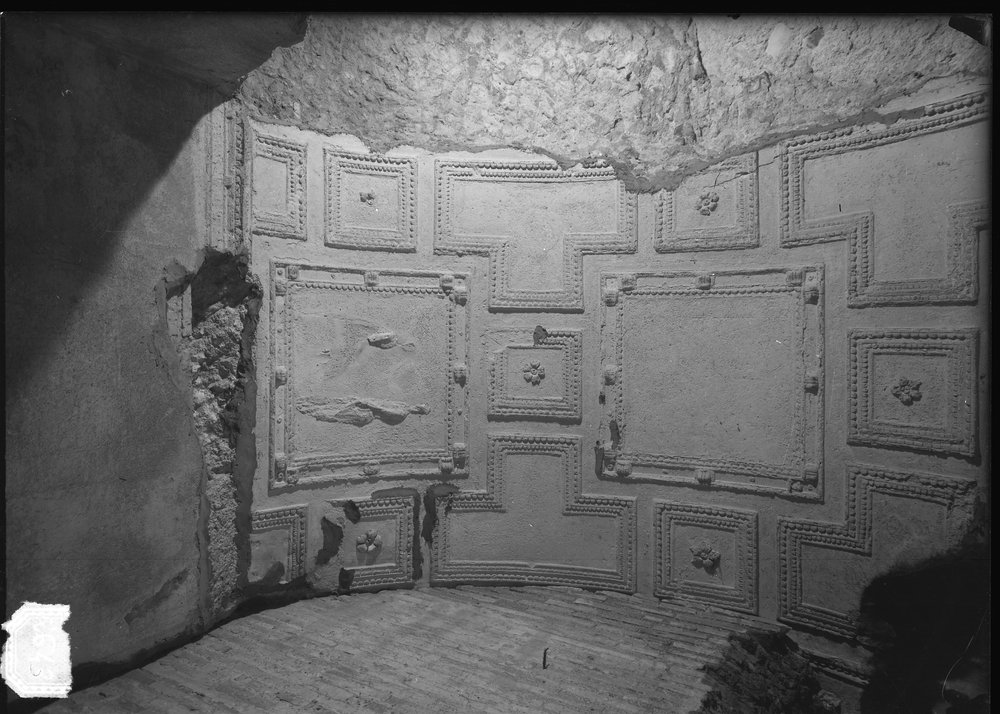 Lastra 2643, Domus Tiberiana (ponte Caligola) ambiente numero 11, piano superiore, particolare stucchi volta lato occid. Gennaio 1966.tif