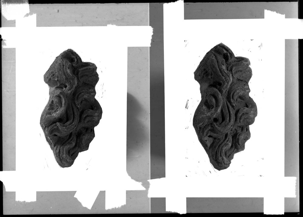 foto E2344 frammento di testa in terracotta colorata dal tempo di cibele.jpg
