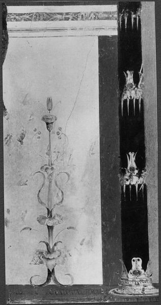 001622 - monumento - Aula Isiaca, candeliere della parete absidata, riproduzione di Rizzo. Neg. serie Istituto del Restauro nÂ° 6522