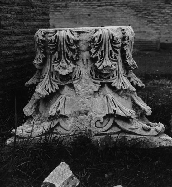 006297 - reperto - Stadio di Domiziano: capitello corinzio con decorazione vegetale di foglie d'acanto  terminanti in volute; abaco con fiore. Neg. serie 6x6 nÂ° 1122 (febbraio 1966)