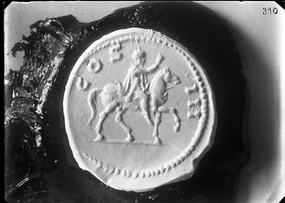 Lastra 310, moneta con equus Domitianii.tif