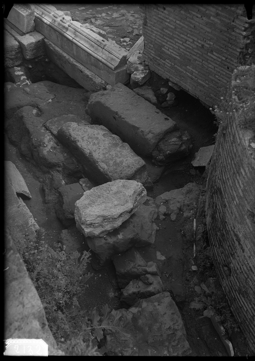 Lastra 2132, Rostri, particolare zona fra Umbilicus e arco di Settimio Severo.tif