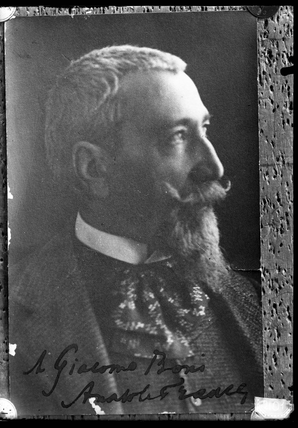 Lastra 2101, Foto di Anatole France con dedica a Giacomo Boni.jpg