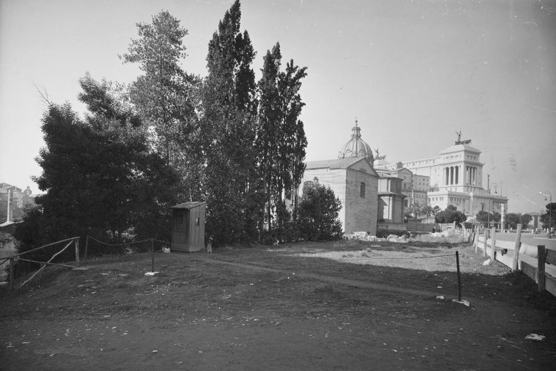 011524 - scavo archeologico - Basilica Emilia, scavi dal 1932-1936-1942, verso via dell'Impero, visto da est. Neg. serie F nÂ° 1266