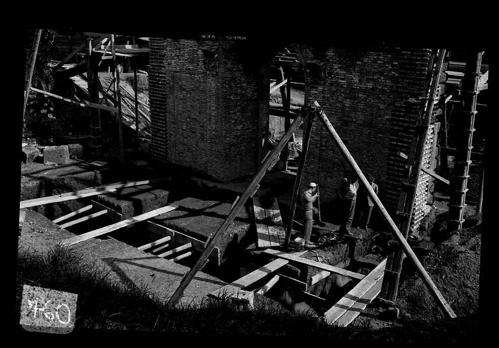 A 760  ( 6 x 9 ) lavori per la ricostruzione del portale del Vignola ( foto Davico ) senza positive.tif