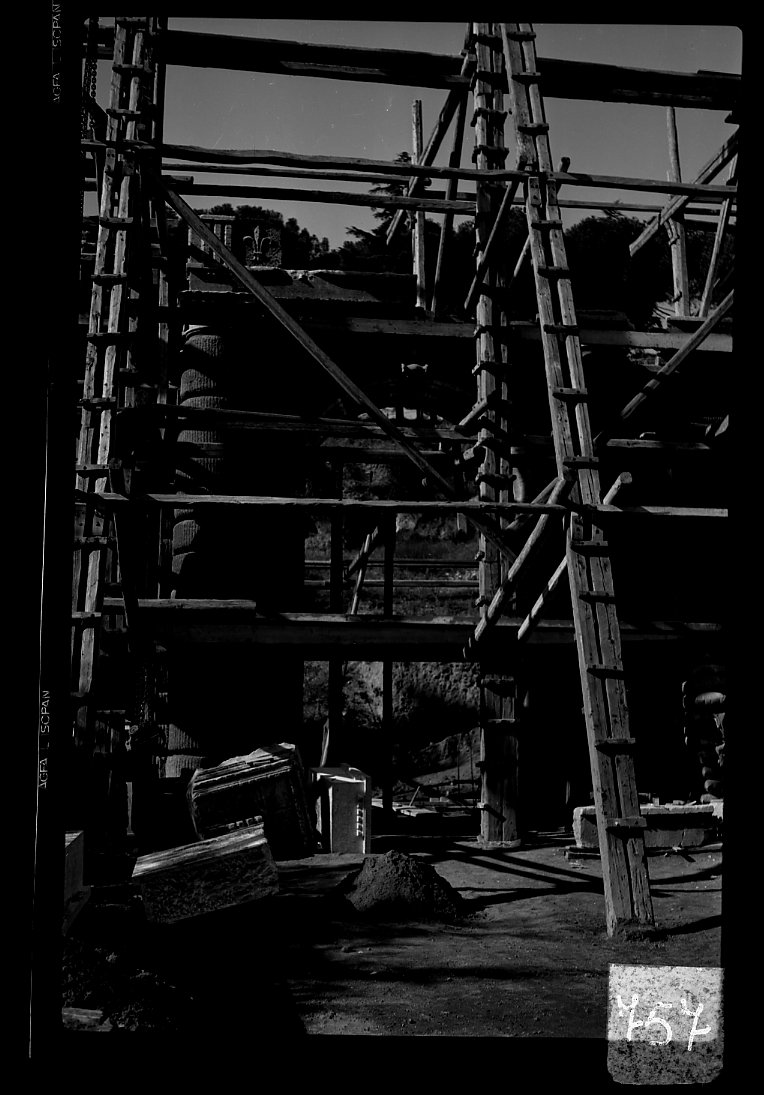 A 757  ( 6 x 9 ) lavori per la ricostruzione del portale del Vignola ( foto Davico ) senza positive.tif