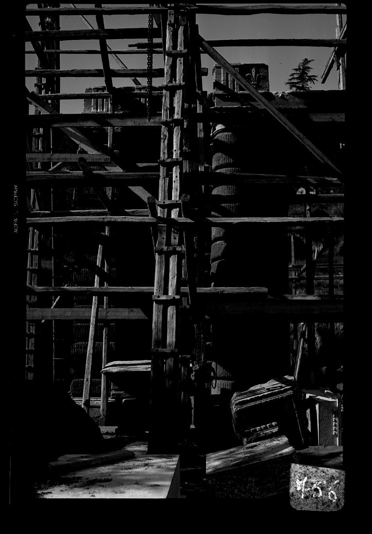 A 756 ( 6 x 9 ) lavori per la ricostruzione del portale del Vignola ( foto Davico ).tif