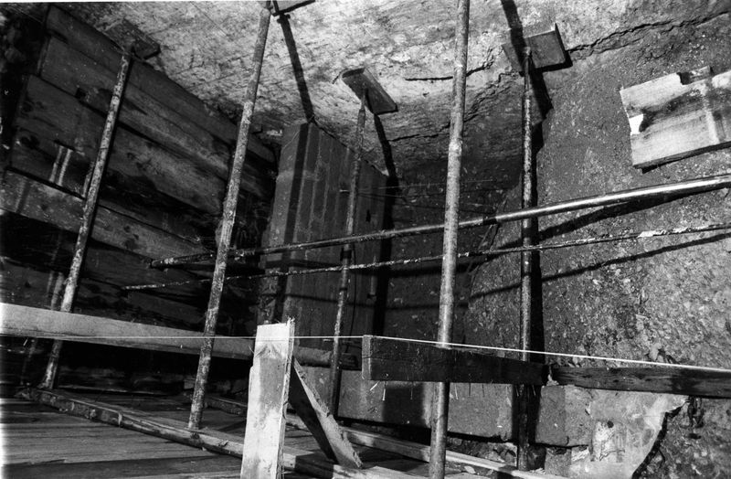 003051 - scavo archeologico - Via di S. Bonaventura, tratto antistante la chiesa di S. Bonaventura: scavi Pergola dicembre 1993 