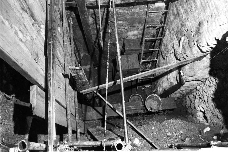 003052 - scavo archeologico - Via di S. Bonaventura, tratto antistante la chiesa di S. Bonaventura: scavi Pergola dicembre 1993 