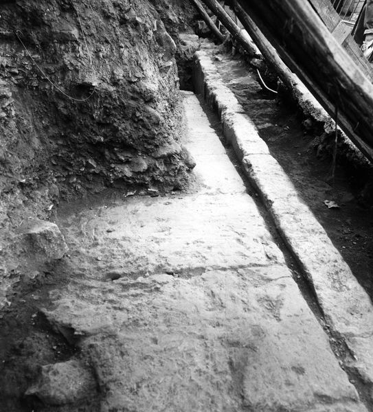005717 - scavo archeologico - Clivio Palatino, lato sinistro: scavo, livello augusteo gennaio 1987