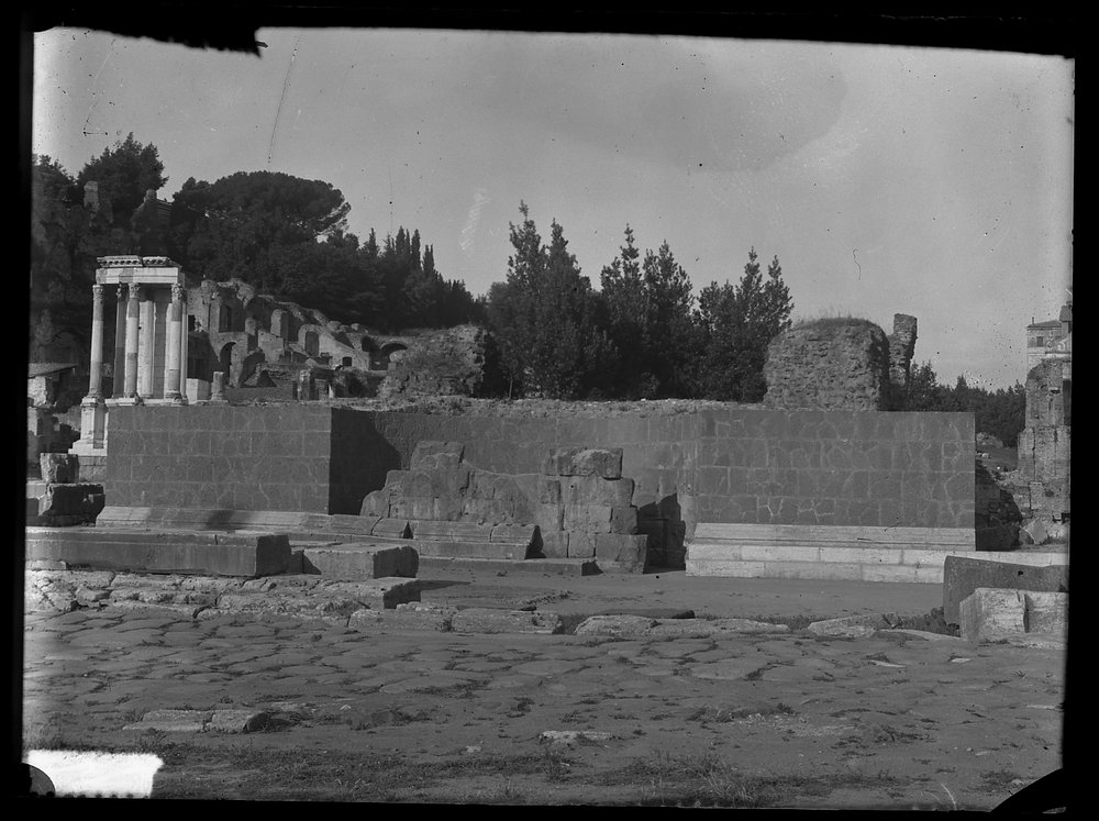 Lastra A 5 Tempio del divo Giulio.tif