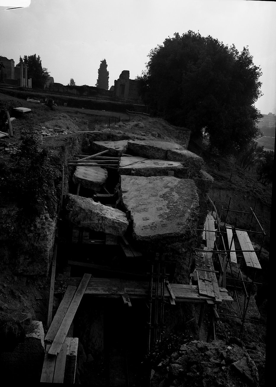 A 795 Tempio di Apollo - scavo della galleria frontale - settore ovest (ottobre '68).tif
