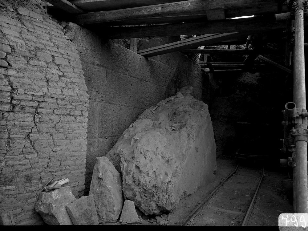 A 799 Tempio di Apollo - galleria frantale - settore ovest in corso di scavo (ottobre '68).tif