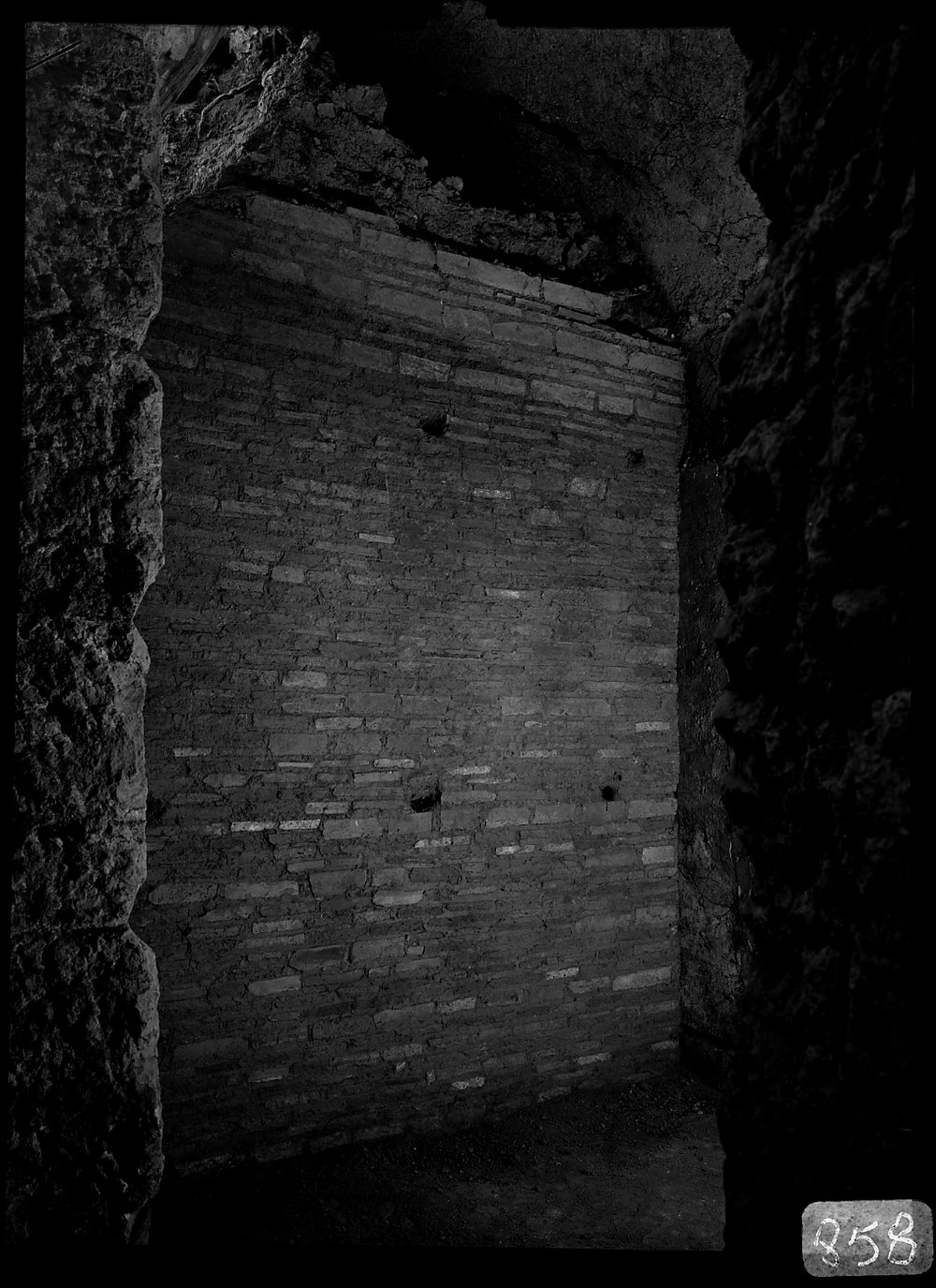 A 858 Tempio di Apollo - corridoio delle volte crollate - II chiusura della porta B.tif