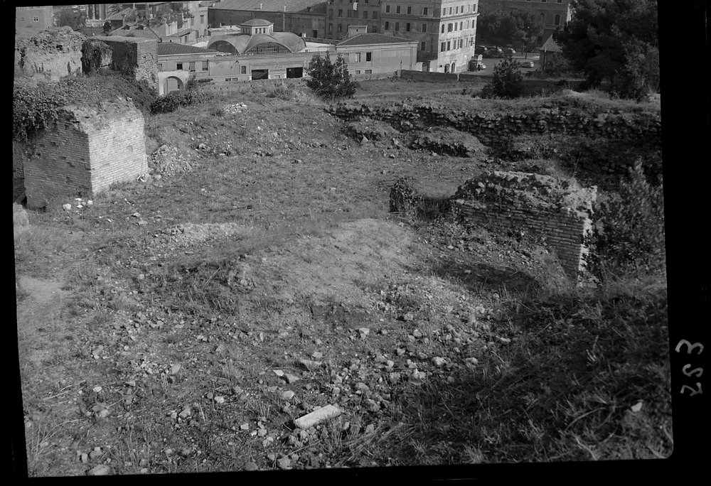 Lastra A 523 Palatino - Zona Augustea - settore ovest all'inizio dello scavo (Dic 1958).tif