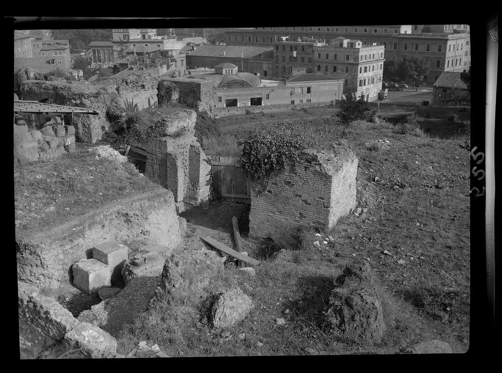 Lastra A 522 Palatino - Zona Augustea - settore ovest all'inizio dello scavo (Dic 1958).tif