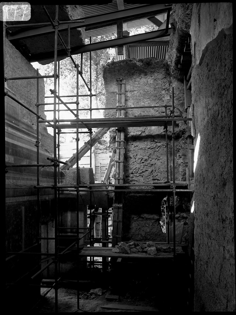 A 977 Zona Augustea - restauri della rampa dipinta - inverno 1970-71.tif