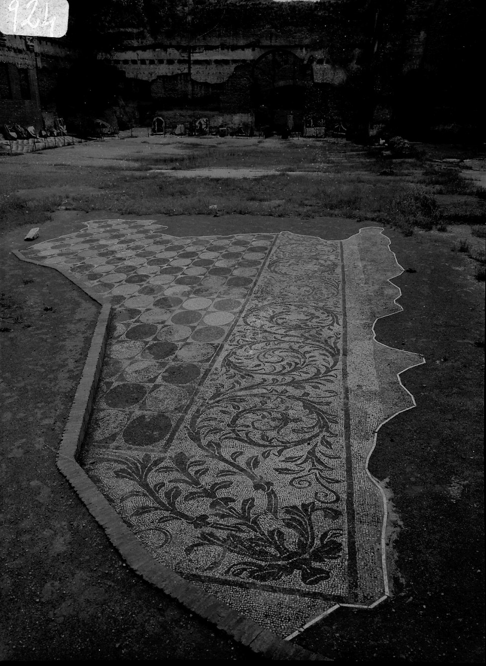 A 924  Caracalla - mosaico palestra orientale dopo il restauro -1969.tif