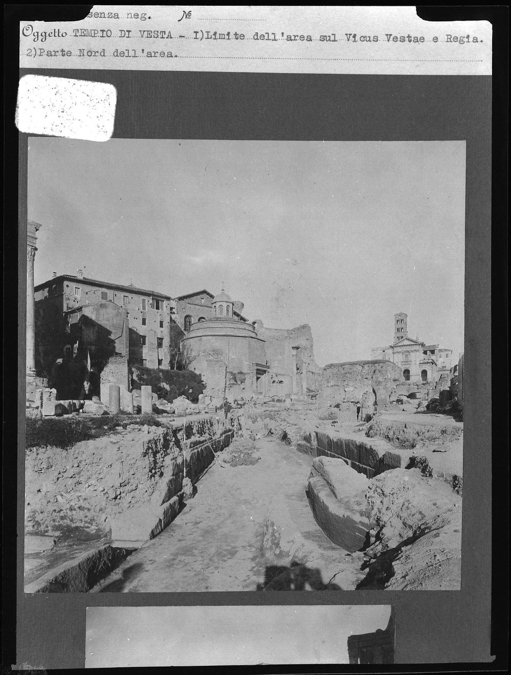 A 651 limite dell'area di vesta sul Vicus Vestae.jpg