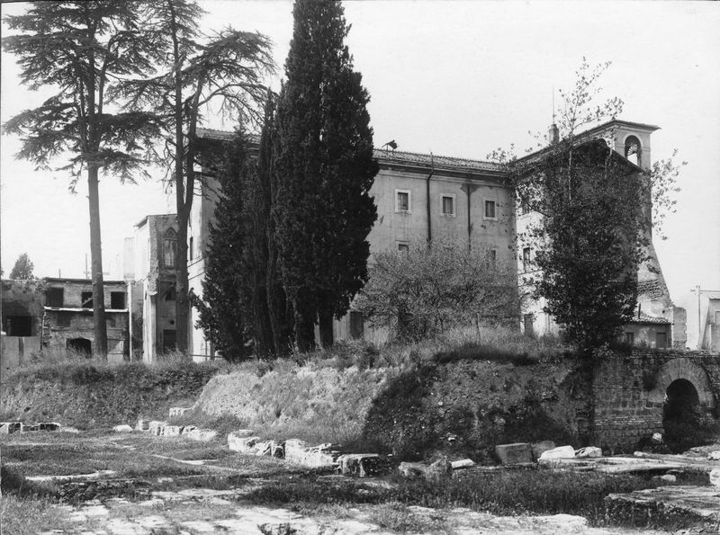 000193 - scavo archeologico - Domus Augustana, ambienti sul lato Occidentale del peristilio superiore: zona antistante l'antiquario Palatino prima dello scavo
