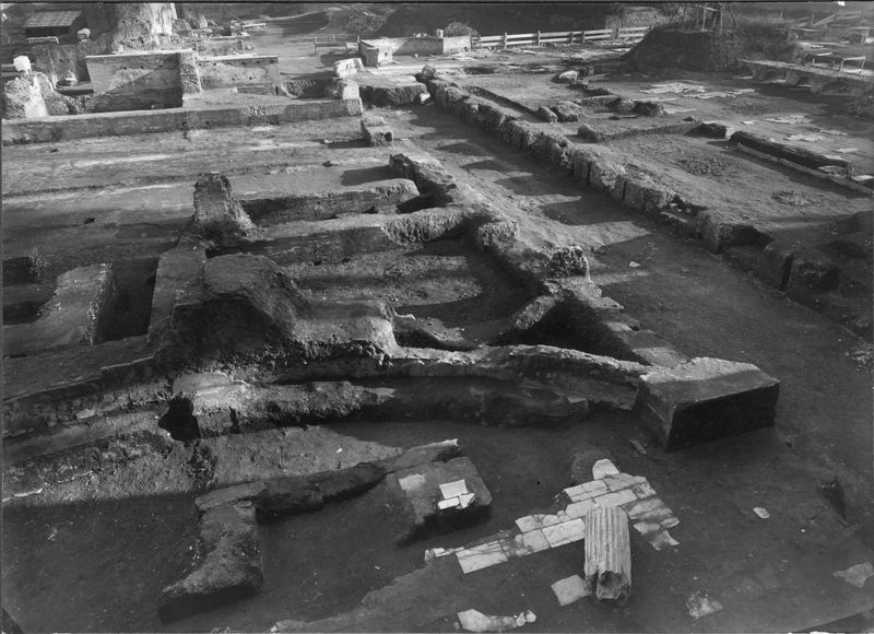 003137 - scavo archeologico - Domus Augustana, ambienti sul lato Occidentale del peristilio superiore: zona antistante l'antiquario Palatino dopo lo scavo
