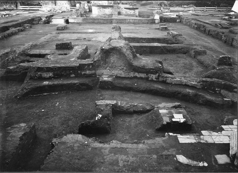 003140 - scavo archeologico - Domus Augustana, ambienti sul lato Occidentale del peristilio: zona antistante l'antiquario Palatino, dopo lo scavo