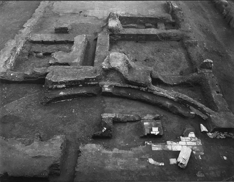 003141 - scavo archeologico - Domus Augustana, ambienti sul lato Occidentale del peristilio: zona antistante l'antiquario Palatino, dopo lo scavo