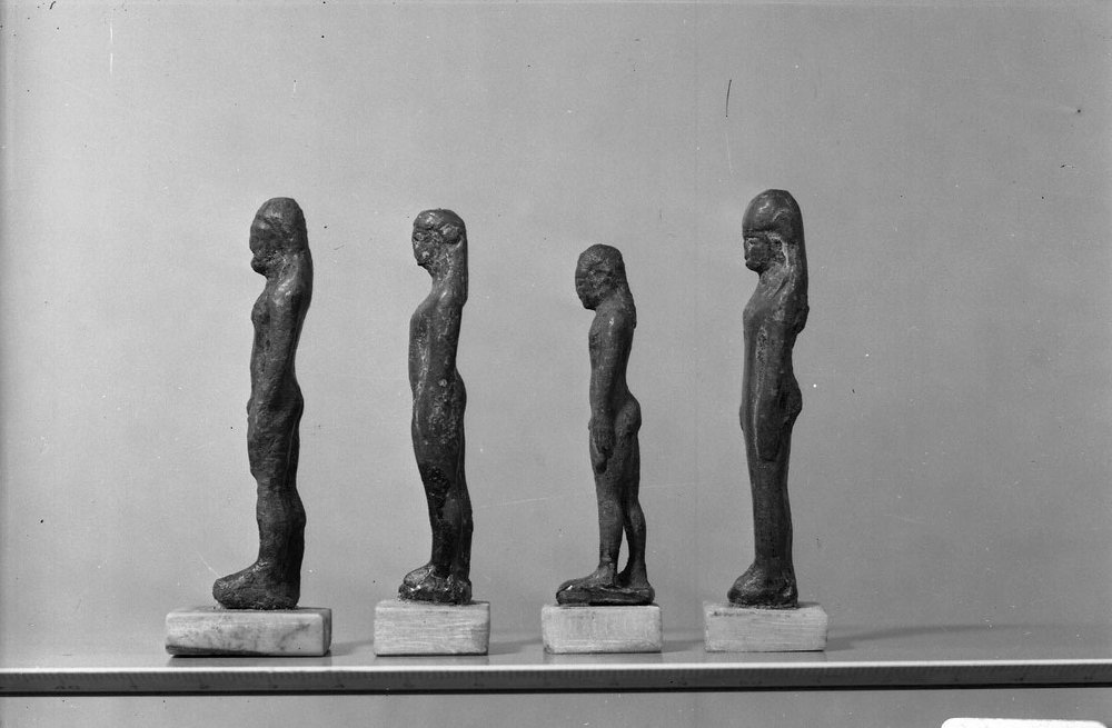 A 665  antiquario forense- stele votiva niger lapis struttura in bronzo.jpg