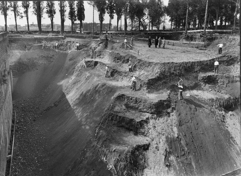 003310 - scavo archeologico - Domus Augustana, peristilio inferiore: durante i lavori di scavo, aprile 1936