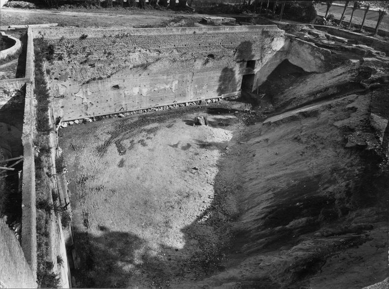 003315 - scavo archeologico - Domus Augustana, peristilio inferiore: durante i lavori di scavo, aprile 1936