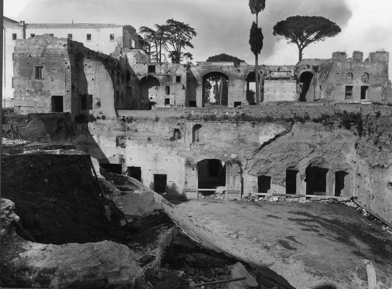 003317 - scavo archeologico - Domus Augustana, peristilio inferiore: durante i lavori di scavo, aprile 1936
