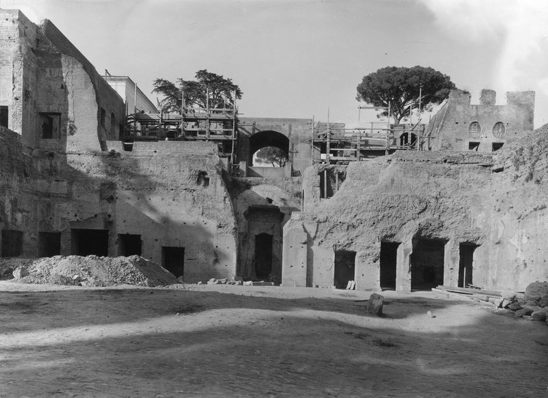 003332 - scavo archeologico - Domus Augustana, peristilio inferiore: durante i lavori di scavo e restauro, giugno 1936