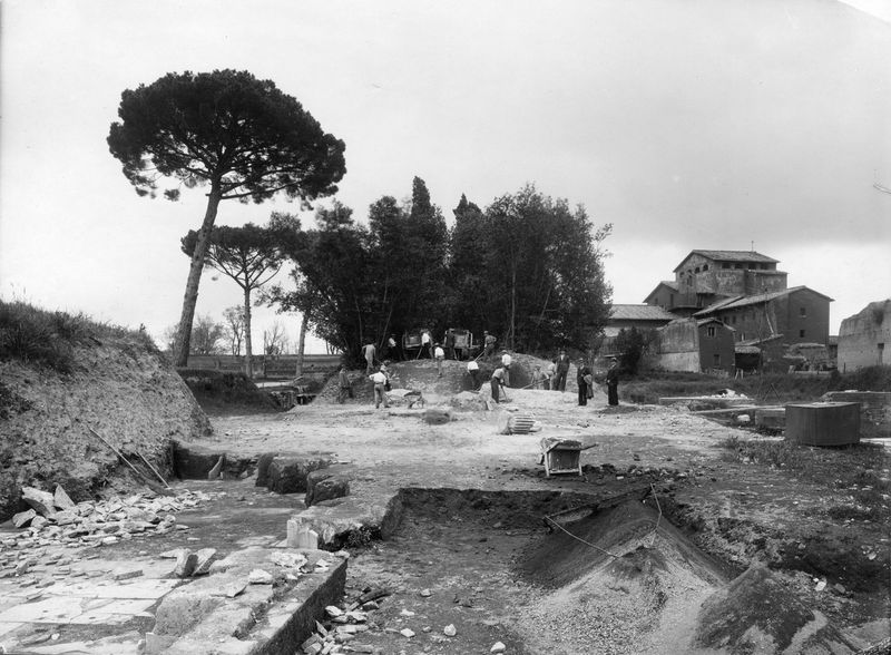 003418 - scavo archeologico - Domus Augustana, peristilio superiore: durante lo scavo